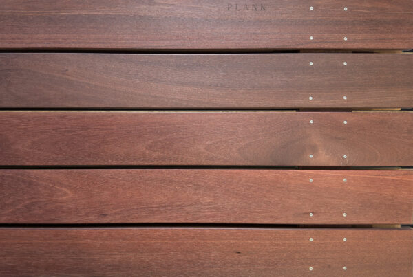 Red Balau regarded as one of finest-quality best varieties of solid woods available for exterior decking projects. Wood wall paneling company as well as wood decking sales. Wood cleaning products and refurbishment services in Valencia, Lake Casitas, Albufera and Xàtiva.